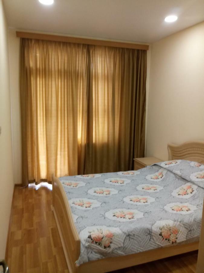 Apartamento Flat in Batumi city centre Exterior foto